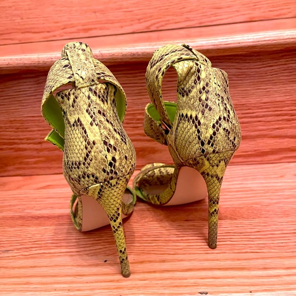 Pre Loved: GREEN STEVE MADDEN SNAKESKIN SANDALS 8.5 - Picture 5 of 13
